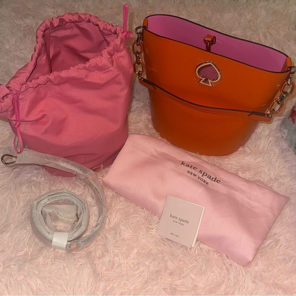 Kate Spade New York Suzy Small Bucket Bag Orange